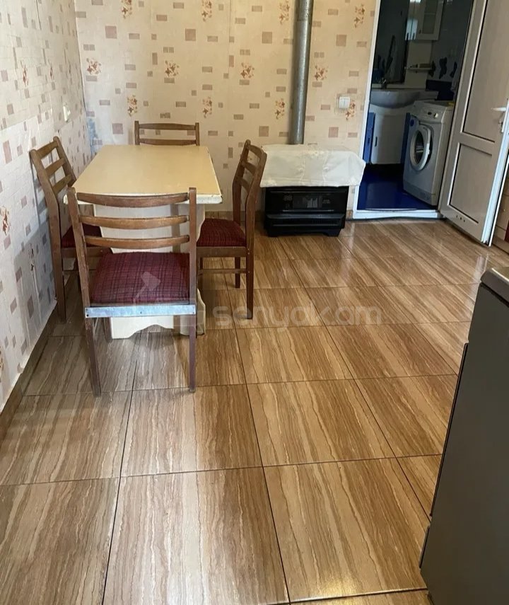 3 Սենյականոց Բնակարան Քարե Շենքում, 78քմ, 1/1 հարկ, Կապիտալ Վերանորոգված, Կահավորված