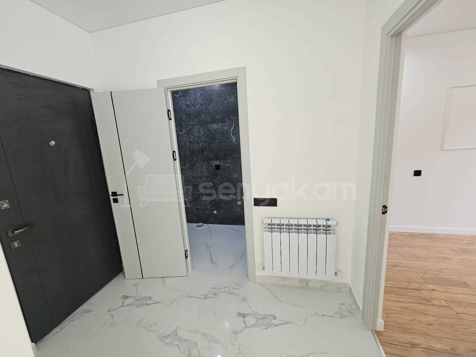 2 Սենյականոց Բնակարան Քարե Շենքում, 39քմ, 1/5 հարկ, Դիզայներական Վերանորոգված