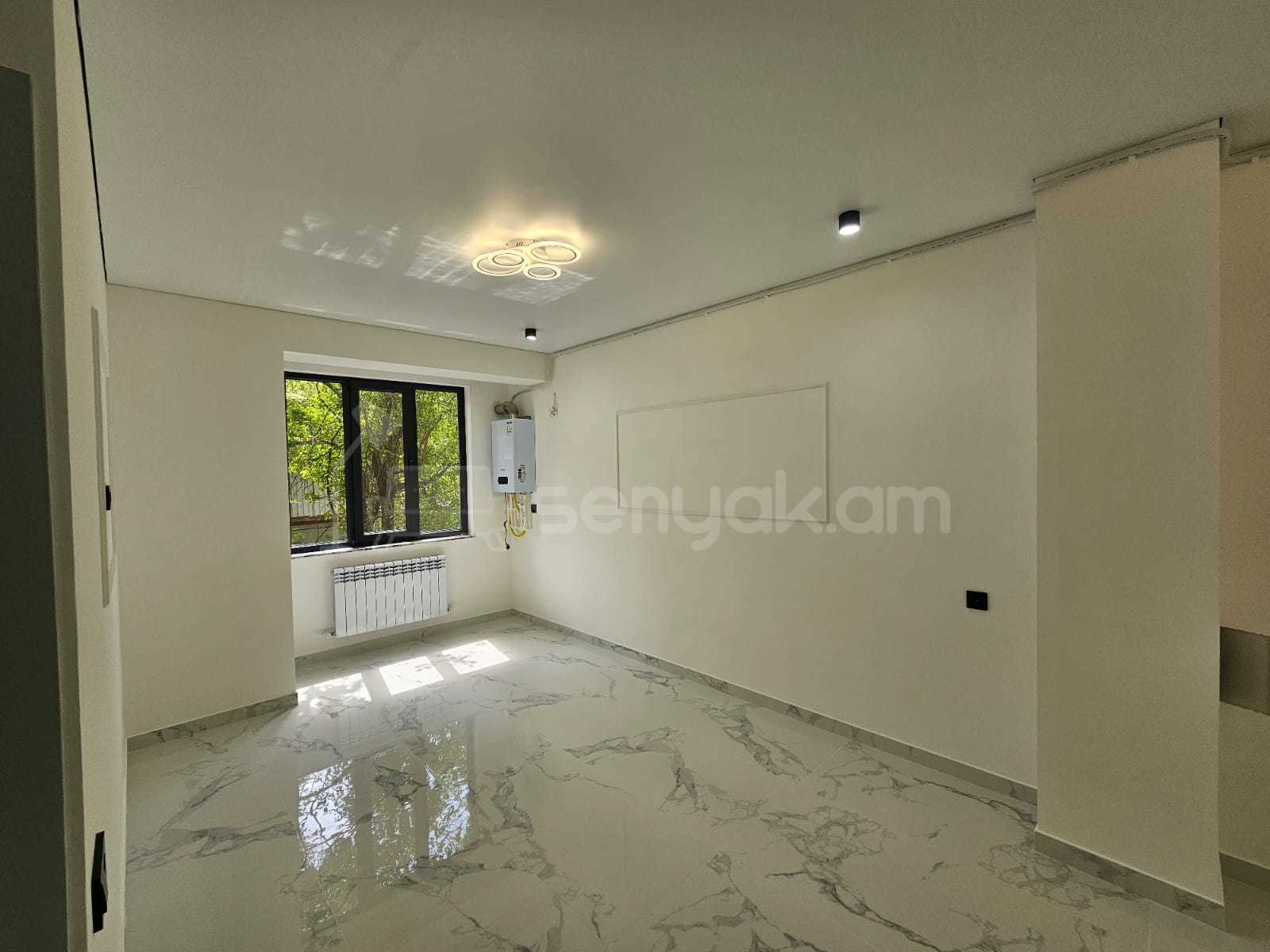 2 Սենյականոց Բնակարան Քարե Շենքում, 39քմ, 1/5 հարկ, Դիզայներական Վերանորոգված