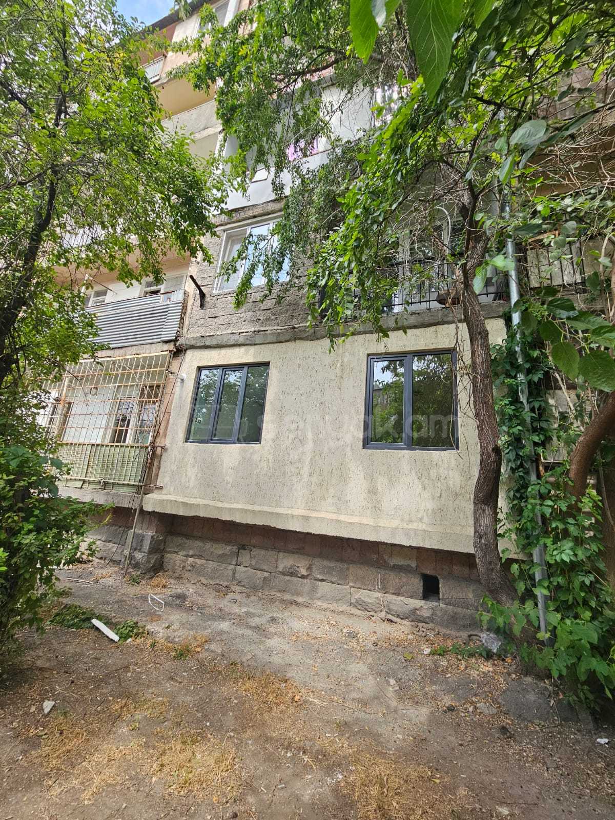 2 Սենյականոց Բնակարան Քարե Շենքում, 39քմ, 1/5 հարկ, Դիզայներական Վերանորոգված