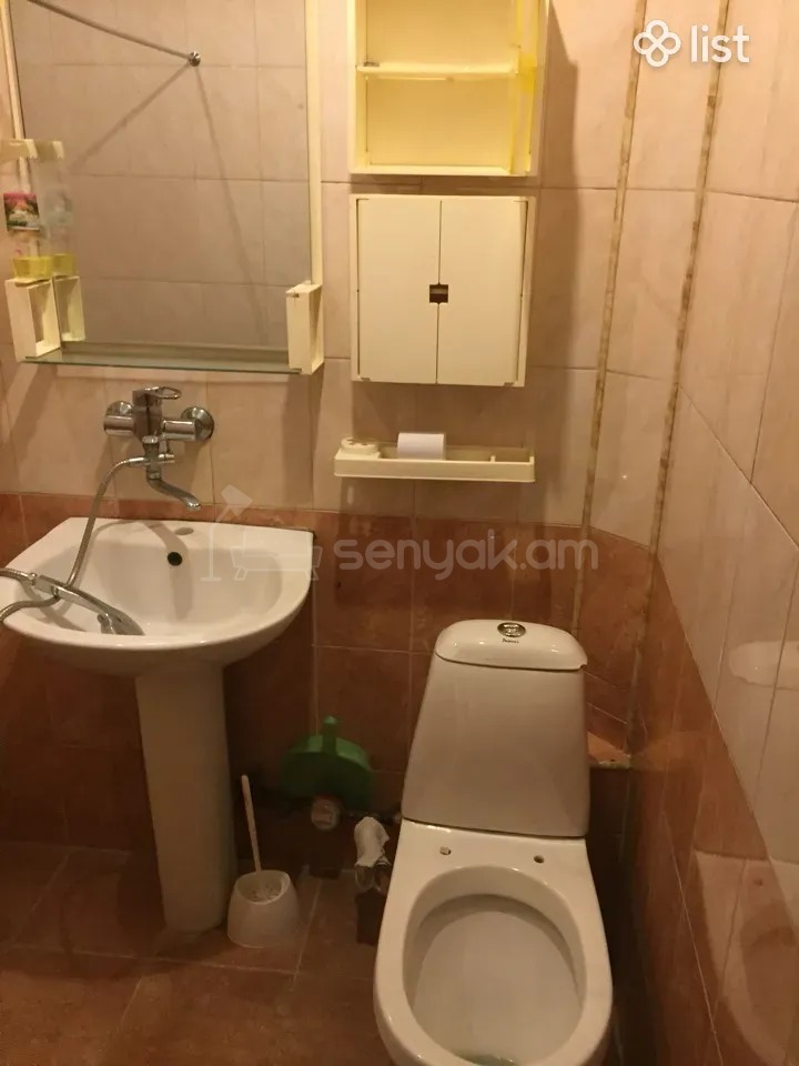 2 Սենյականոց Բնակարան Քարե Շենքում, 48քմ, 5/9 հարկ, Նորմալ Վիճակում, Կահավորված