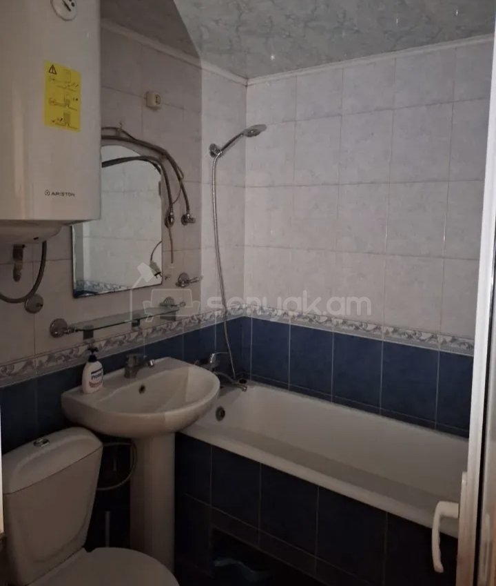 1 Սենյականոց Բնակարան Քարե Շենքում, 51քմ, 5/5 հարկ, Նորմալ Վիճակում, Կահավորված