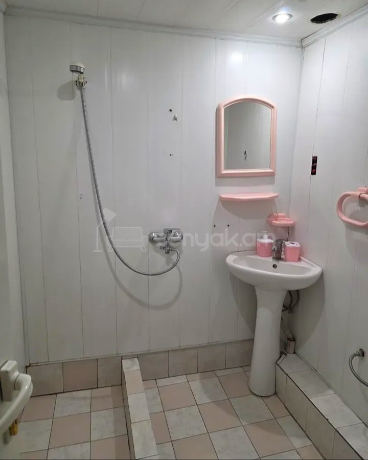 2 Սենյականոց Բնակարան Քարե Շենքում, 42քմ, 3/5 հարկ, Նորմալ Վիճակում, Կահավորված
