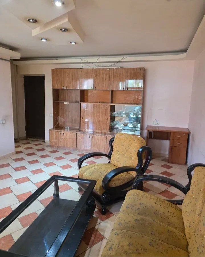 2 Սենյականոց Բնակարան Քարե Շենքում, 42քմ, 3/5 հարկ, Նորմալ Վիճակում, Կահավորված