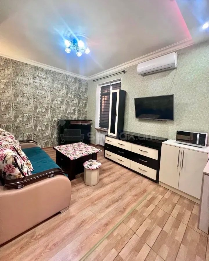 2 Սենյականոց Բնակարան Քարե Շենքում, 32քմ, 1/3 հարկ, Կապիտալ Վերանորոգված, Կահավորված