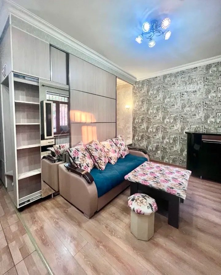 2 Սենյականոց Բնակարան Քարե Շենքում, 32քմ, 1/3 հարկ, Կապիտալ Վերանորոգված, Կահավորված