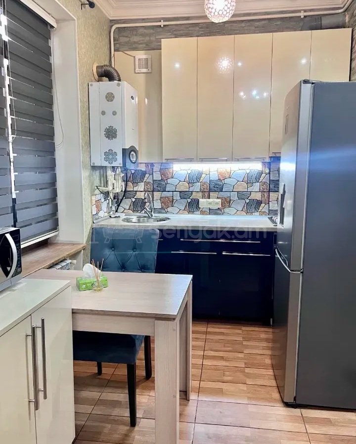 2 Սենյականոց Բնակարան Քարե Շենքում, 32քմ, 1/3 հարկ, Կապիտալ Վերանորոգված, Կահավորված