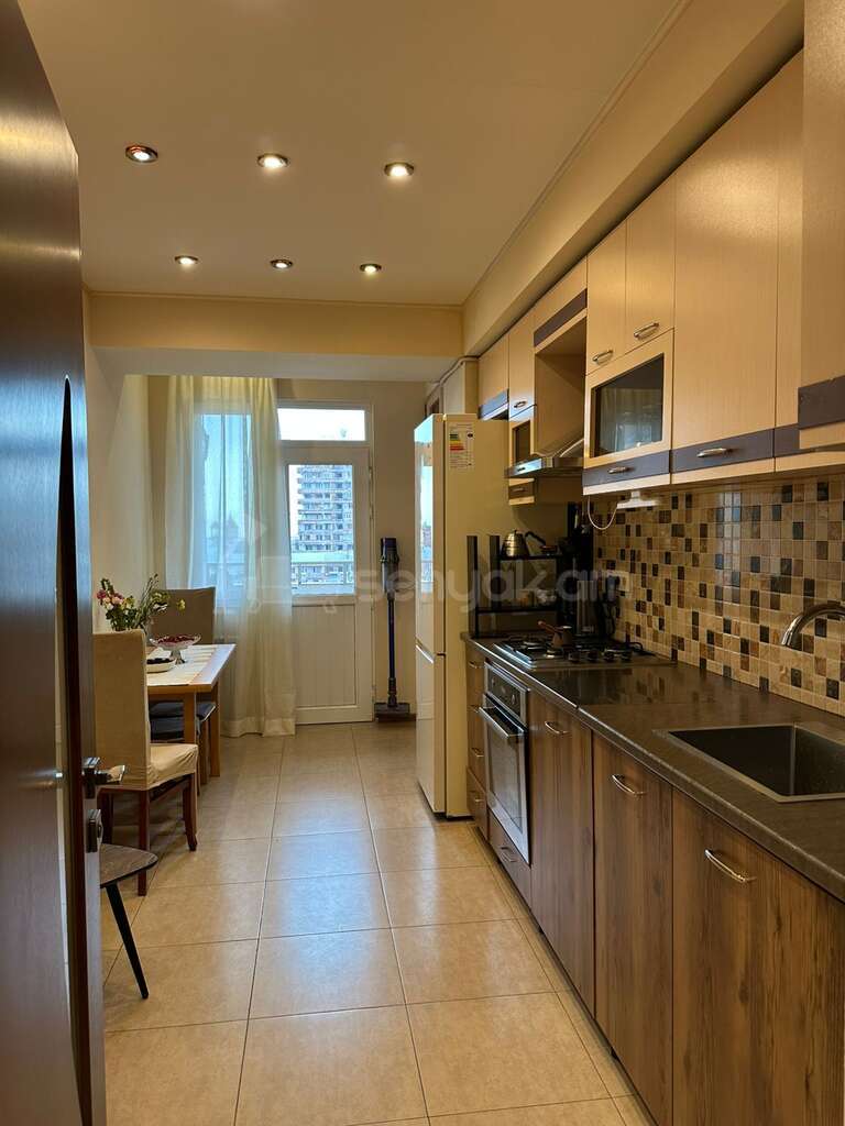 3 Սենյականոց Բնակարան, 82քմ, 8/16 հարկ, Կապիտալ Վերանորոգված