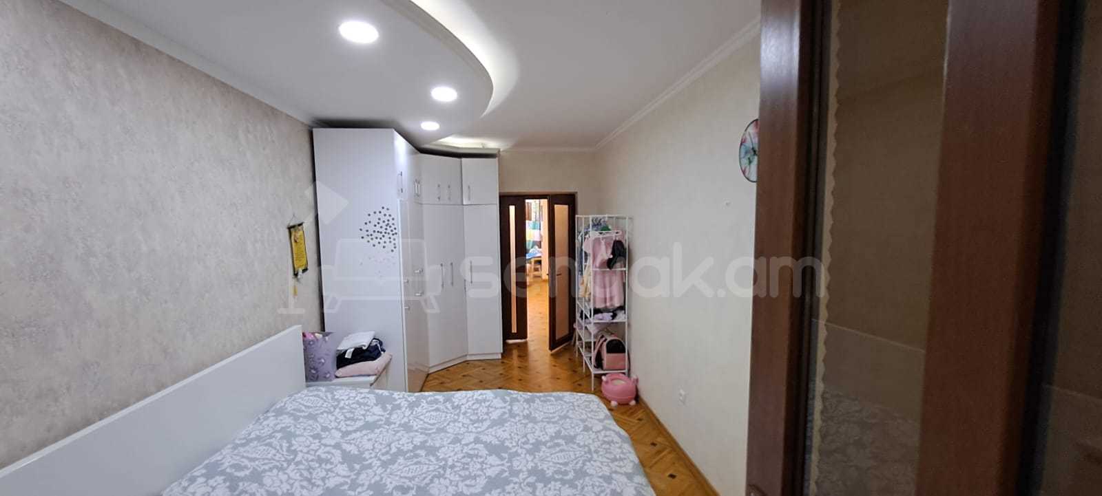 3 Սենյականոց Բնակարան Քարե Շենքում, 82քմ, 2/5 հարկ, Կապիտալ Վերանորոգված