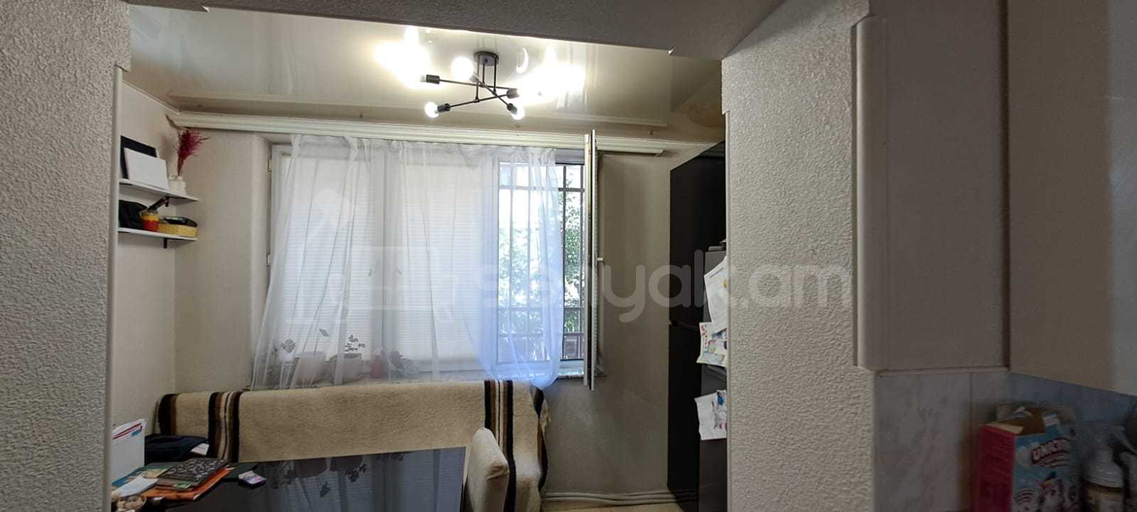3 Սենյականոց Բնակարան Քարե Շենքում, 82քմ, 2/5 հարկ, Կապիտալ Վերանորոգված