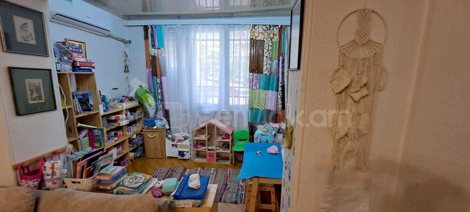3 Սենյականոց Բնակարան Քարե Շենքում, 82քմ, 2/5 հարկ, Կապիտալ Վերանորոգված