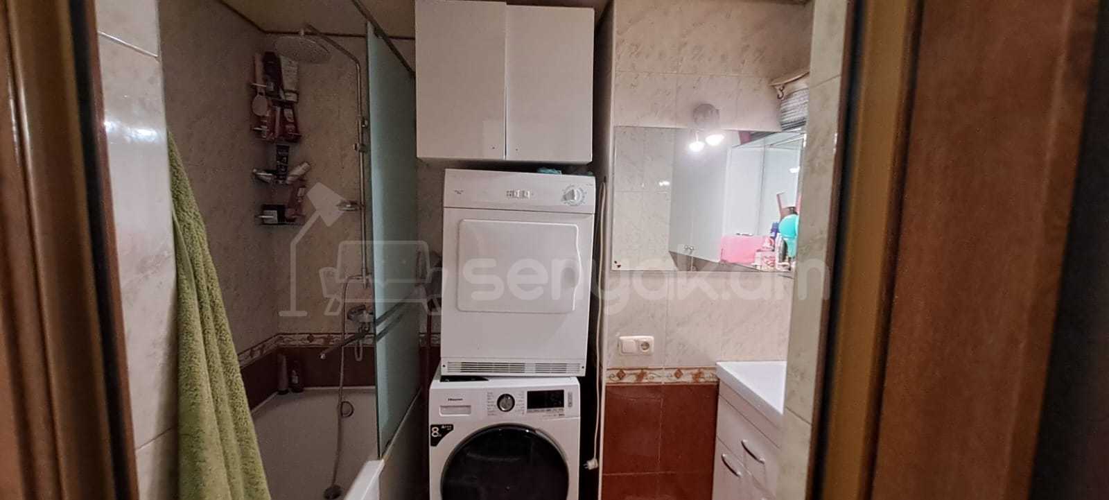 3 Սենյականոց Բնակարան Քարե Շենքում, 82քմ, 2/5 հարկ, Կապիտալ Վերանորոգված