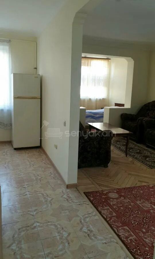 1 Սենյականոց Բնակարան Քարե Շենքում, 35քմ, 2/4 հարկ, Նորմալ Վիճակում