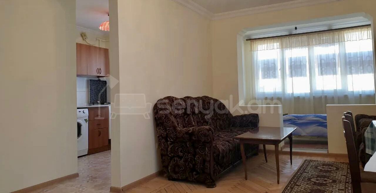 1 Սենյականոց Բնակարան Քարե Շենքում, 35քմ, 2/4 հարկ, Նորմալ Վիճակում