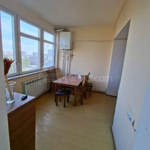 3 Սենյականոց Բնակարան Քարե Շենքում, 62քմ, 4/4 հարկ, Կոսմետիկ Վերանորոգված, Կահավորված, Արևկող