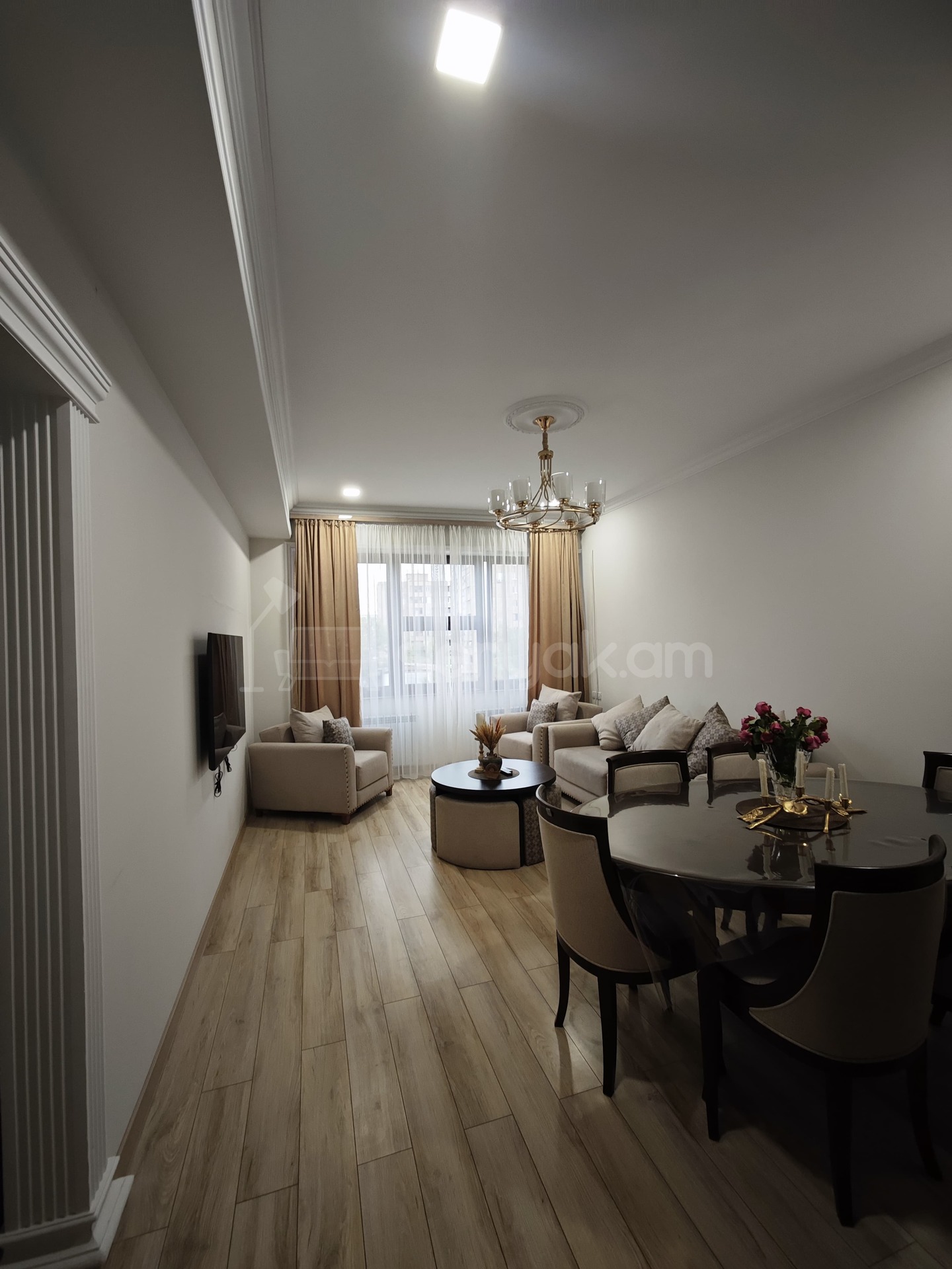 3 Սենյականոց Բնակարան Նորակառույցում, 83քմ, 3/7 հարկ, Դիզայներական Վերանորոգված, Կահավորված