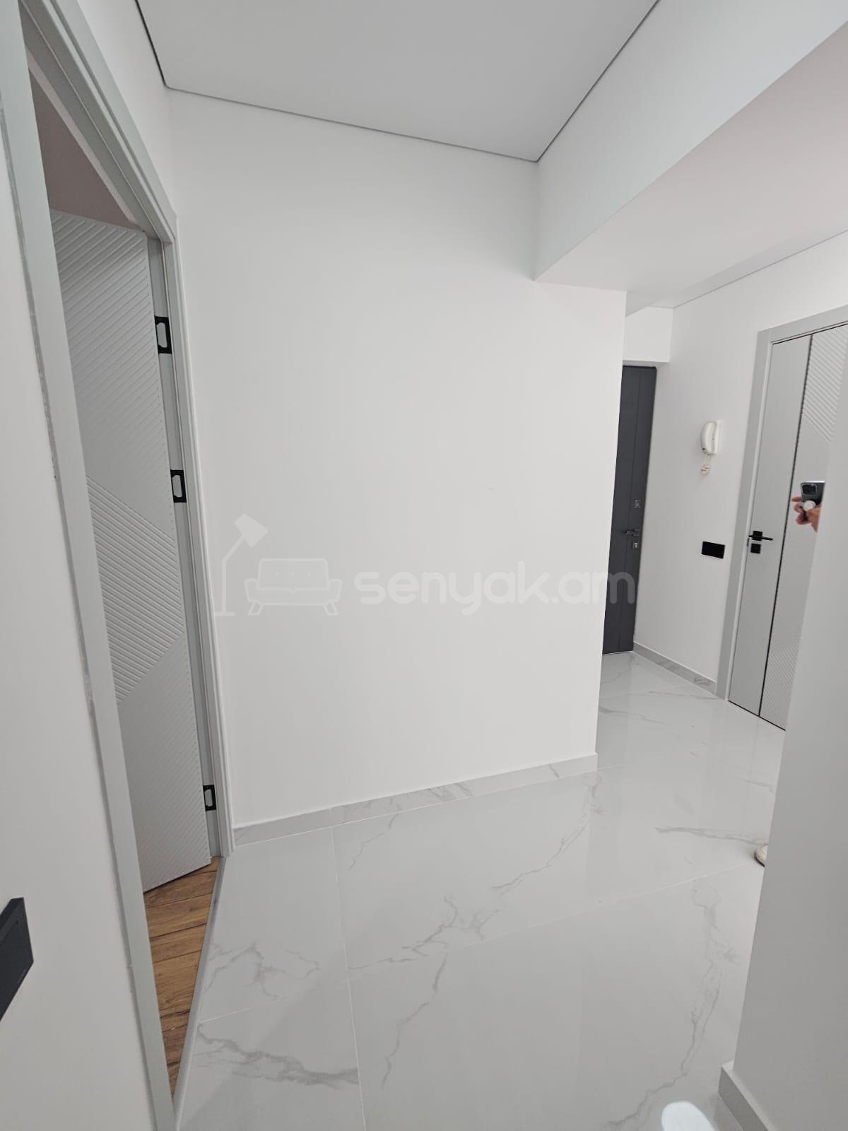 3 Սենյականոց Բնակարան Քարե Շենքում, 78քմ, 3/4 հարկ, Կապիտալ Վերանորոգված