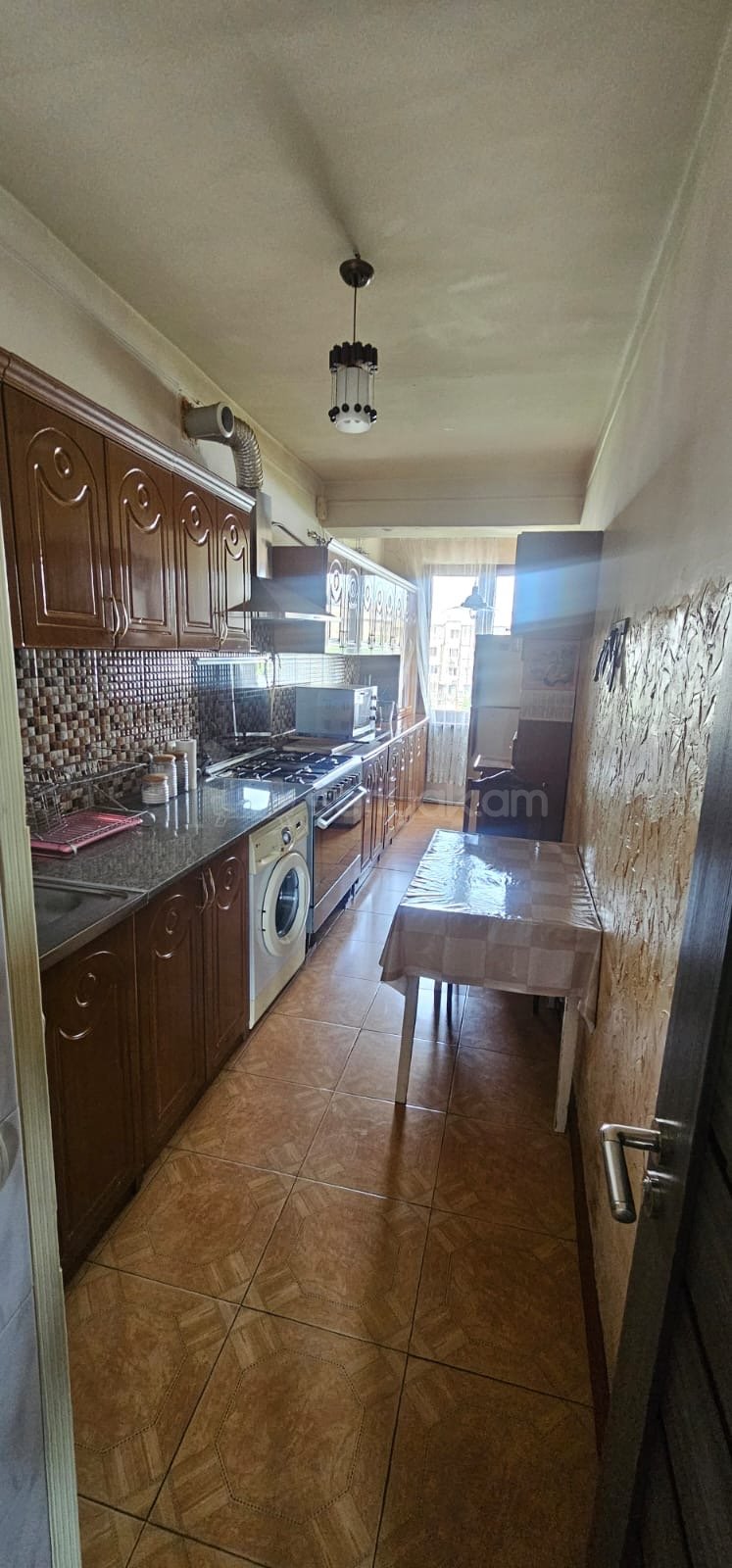 4 Սենյականոց Բնակարան Քարե Շենքում, 92քմ, 4/5 հարկ, Կապիտալ Վերանորոգված