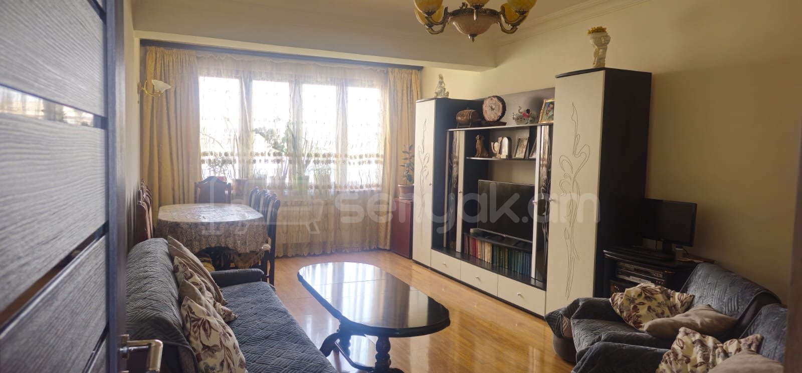 4 Սենյականոց Բնակարան Քարե Շենքում, 92քմ, 4/5 հարկ, Կապիտալ Վերանորոգված
