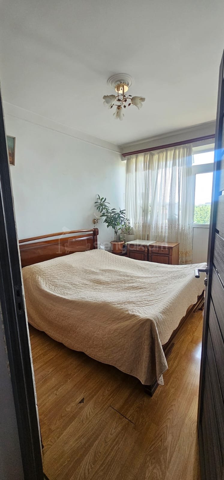 4 Սենյականոց Բնակարան Քարե Շենքում, 92քմ, 4/5 հարկ, Կապիտալ Վերանորոգված