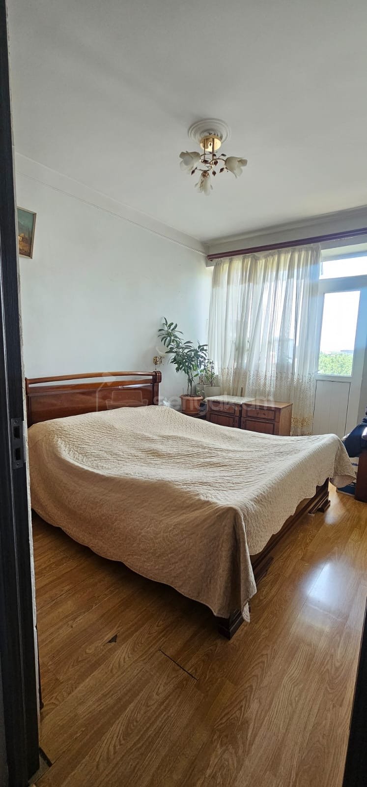 4 Սենյականոց Բնակարան Քարե Շենքում, 92քմ, 4/5 հարկ, Կապիտալ Վերանորոգված