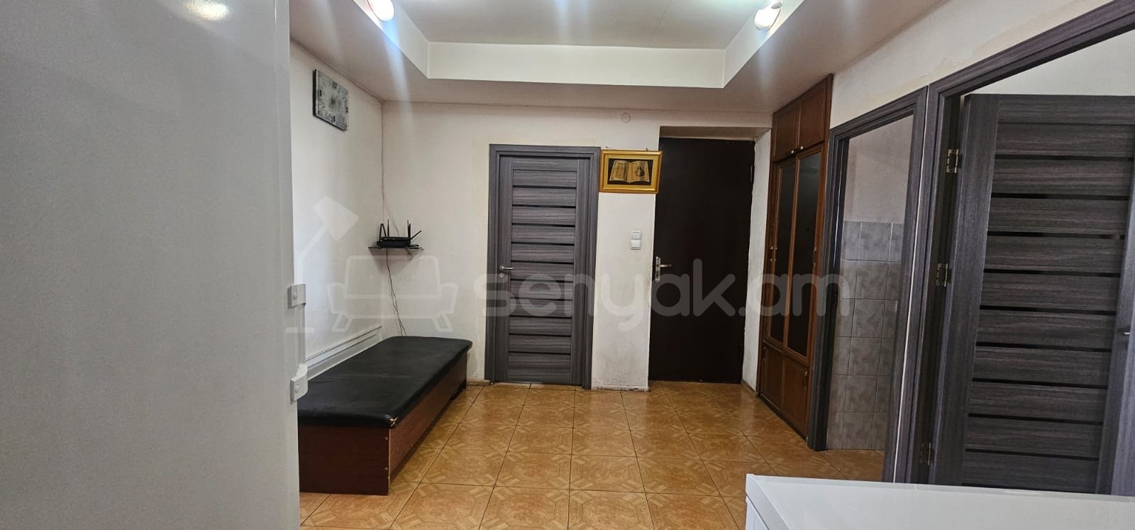 4 Սենյականոց Բնակարան Քարե Շենքում, 92քմ, 4/5 հարկ, Կապիտալ Վերանորոգված