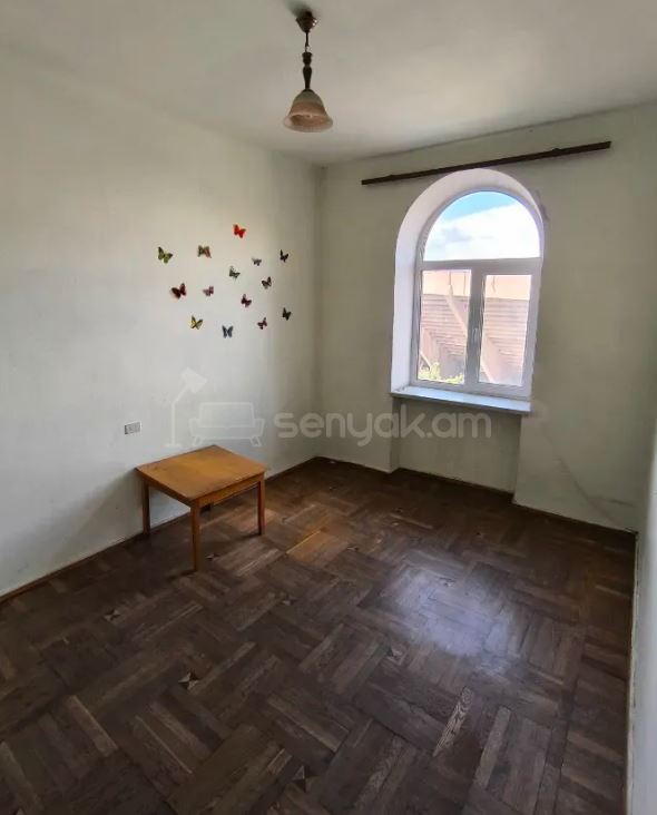 3 Սենյականոց Բնակարան Քարե Շենքում, 84քմ, 3/4 հարկ, Կոսմետիկ Վերանորոգված