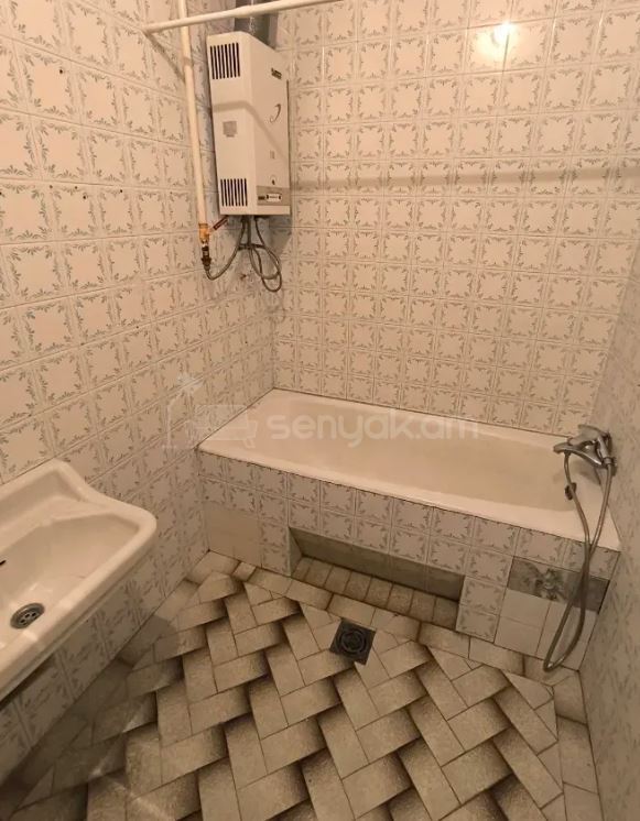 3 Սենյականոց Բնակարան Քարե Շենքում, 84քմ, 3/4 հարկ, Կոսմետիկ Վերանորոգված