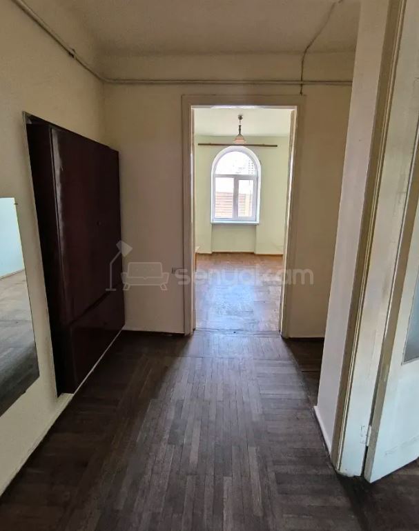 3 Սենյականոց Բնակարան Քարե Շենքում, 84քմ, 3/4 հարկ, Կոսմետիկ Վերանորոգված