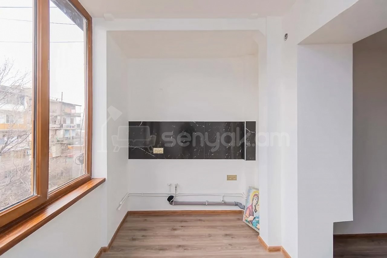 1 Սենյականոց Բնակարան Քարե Շենքում, 46քմ, 5/5 հարկ, Կապիտալ Վերանորոգված