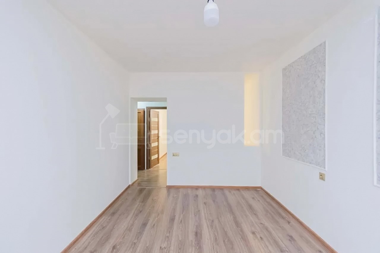 1 Սենյականոց Բնակարան Քարե Շենքում, 46քմ, 5/5 հարկ, Կապիտալ Վերանորոգված