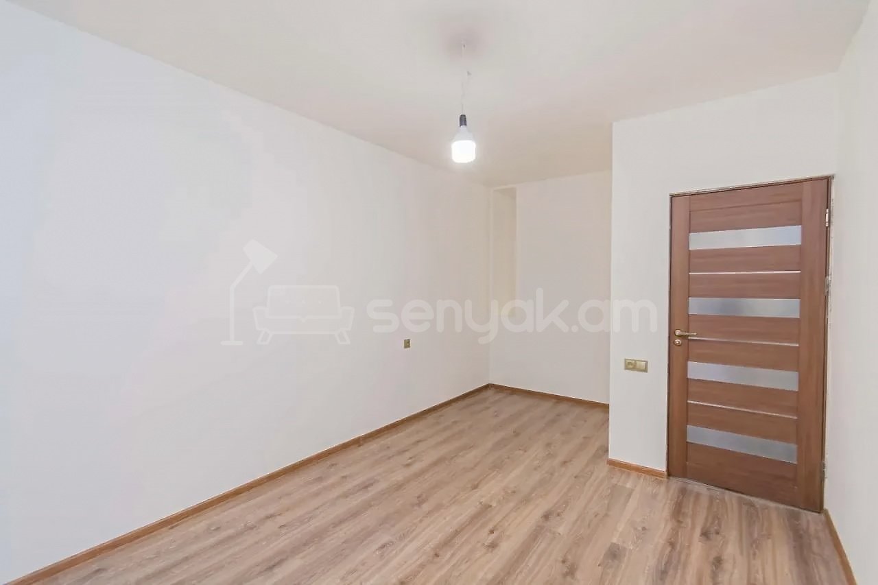 1 Սենյականոց Բնակարան Քարե Շենքում, 46քմ, 5/5 հարկ, Կապիտալ Վերանորոգված