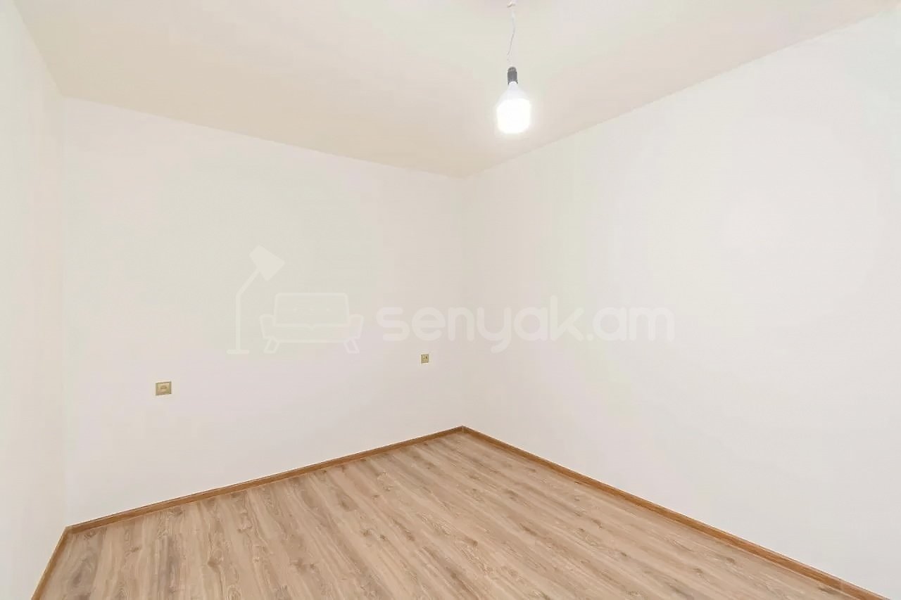 1 Սենյականոց Բնակարան Քարե Շենքում, 46քմ, 5/5 հարկ, Կապիտալ Վերանորոգված