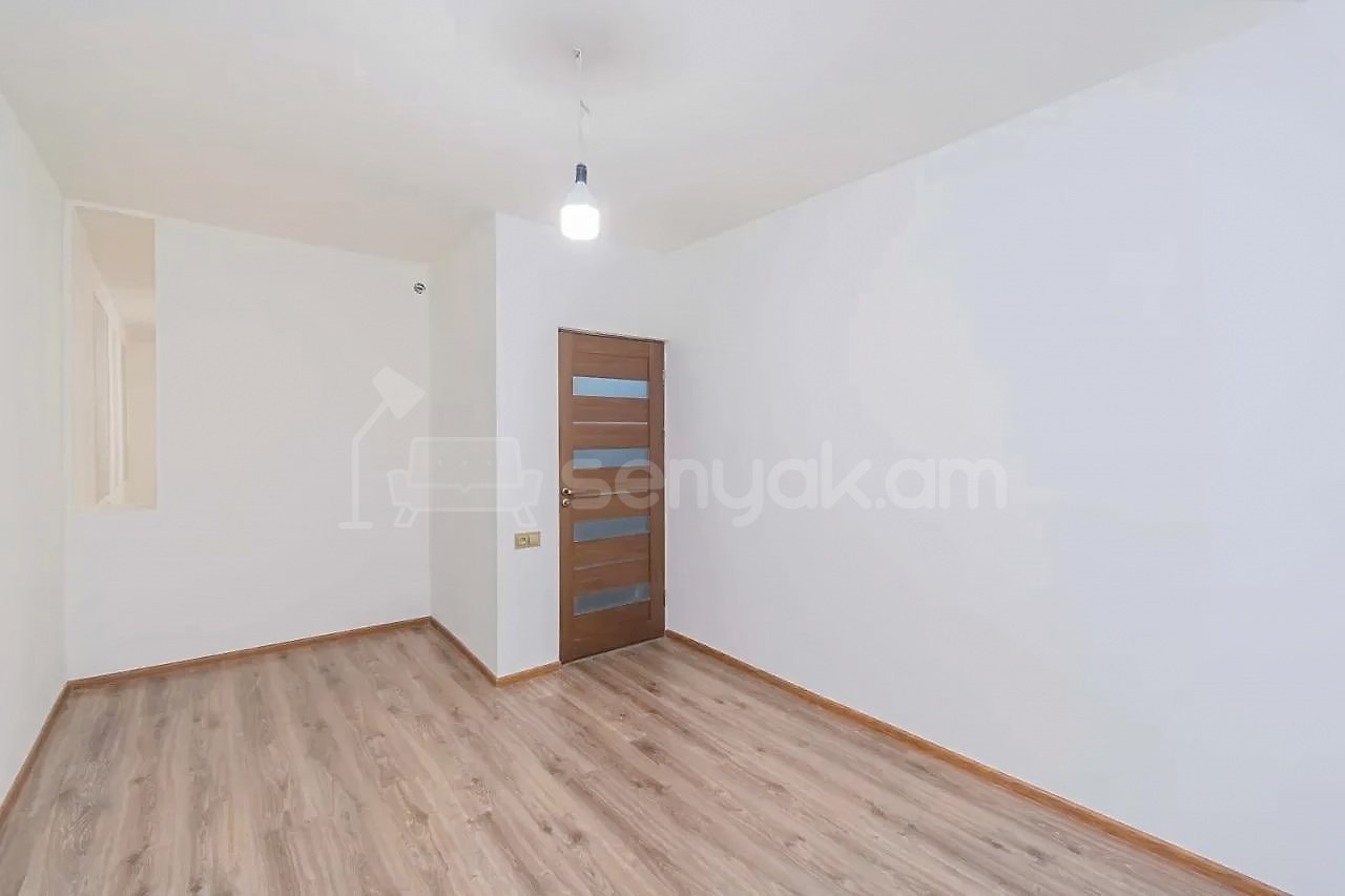 1 Սենյականոց Բնակարան Քարե Շենքում, 46քմ, 5/5 հարկ, Կապիտալ Վերանորոգված