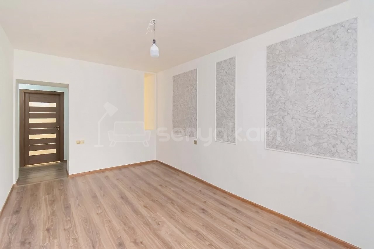 1 Սենյականոց Բնակարան Քարե Շենքում, 46քմ, 5/5 հարկ, Կապիտալ Վերանորոգված