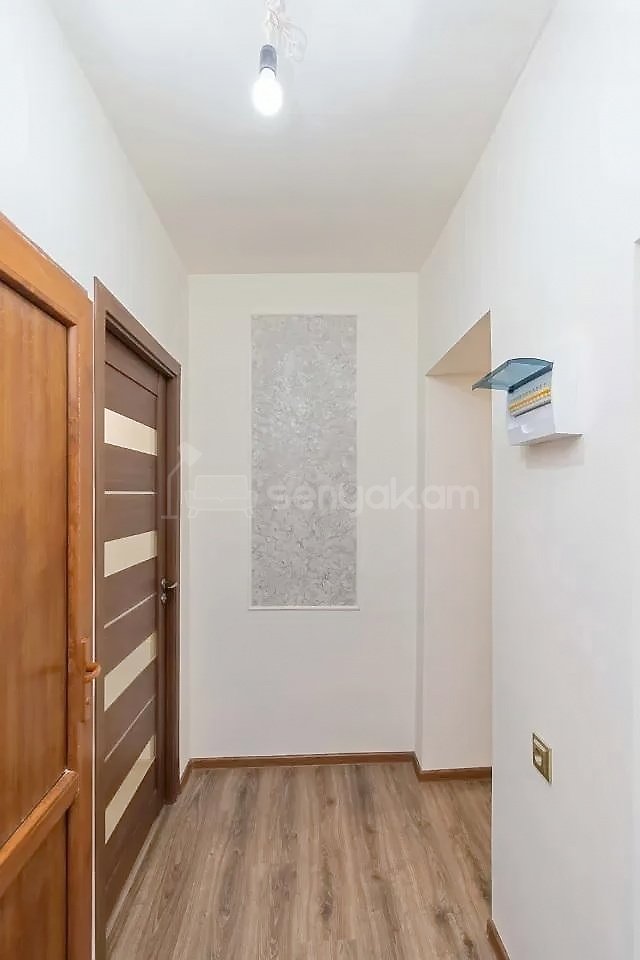 1 Սենյականոց Բնակարան Քարե Շենքում, 46քմ, 5/5 հարկ, Կապիտալ Վերանորոգված