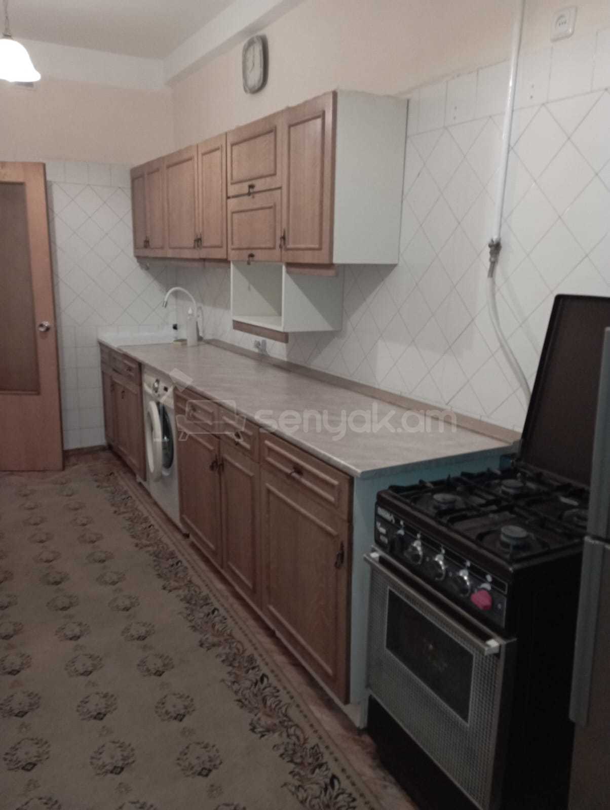 3 Սենյականոց Բնակարան, 80քմ, 5/9 հարկ, Նորմալ Վիճակում, Կահավորված, Արևկող