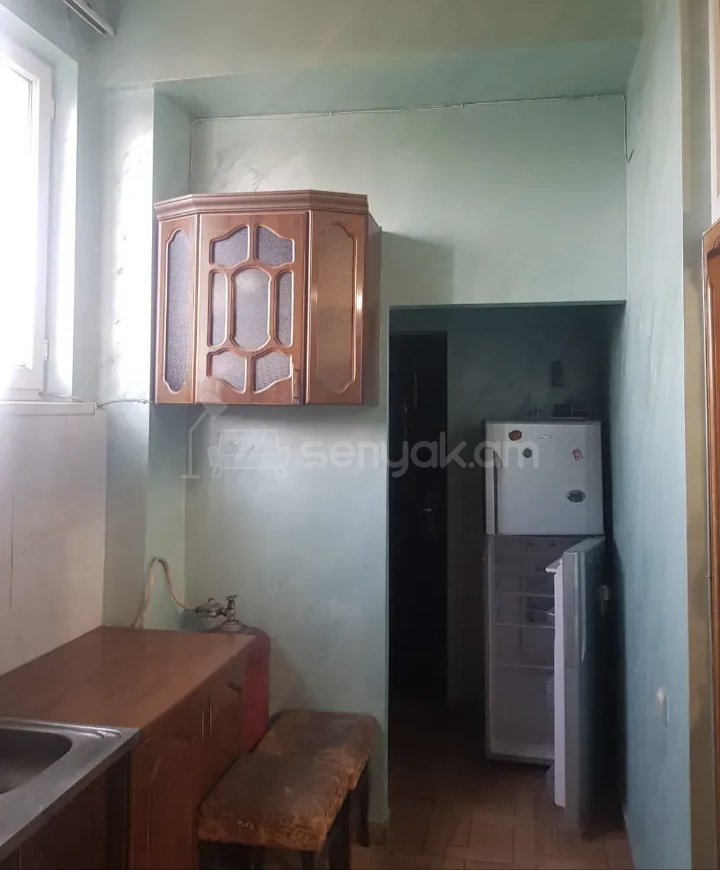 3 Սենյականոց Բնակարան Քարե Շենքում, 68քմ, 2/4 հարկ, Նորմալ Վիճակում, Կահավորված, Արևկող