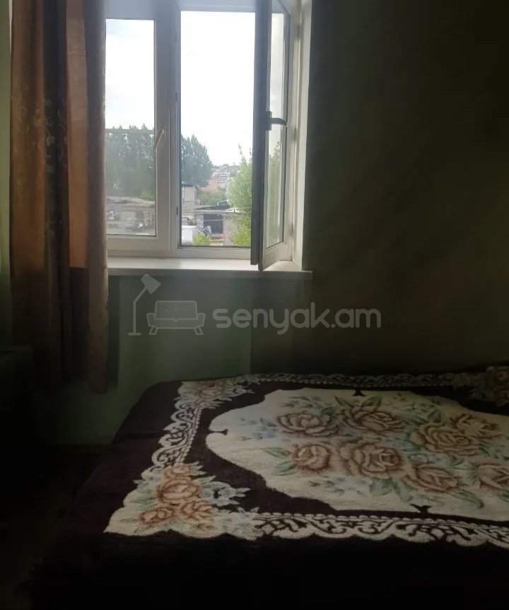 3 Սենյականոց Բնակարան Քարե Շենքում, 68քմ, 2/4 հարկ, Նորմալ Վիճակում, Կահավորված, Արևկող