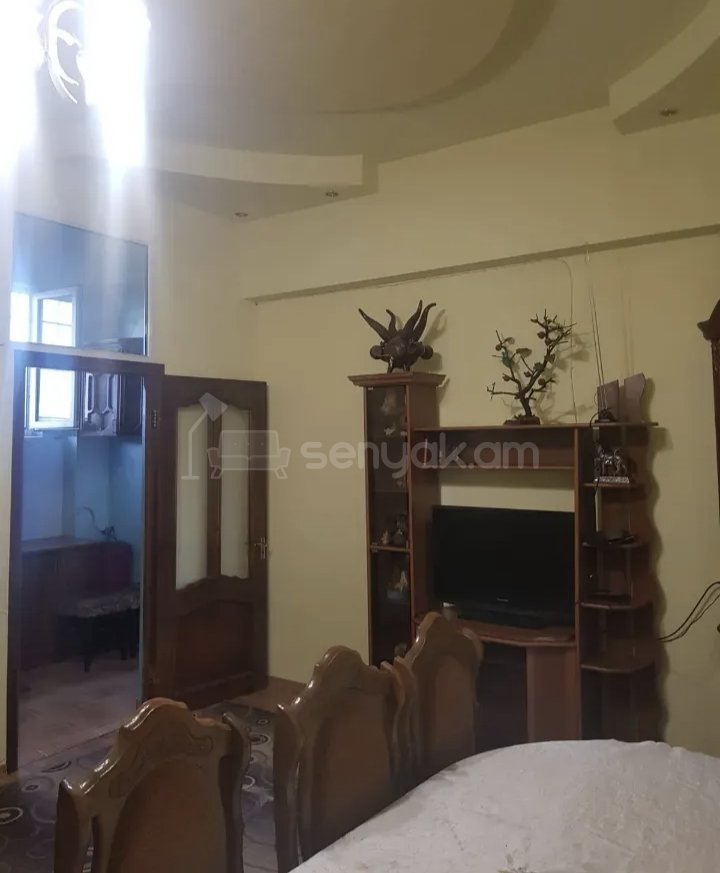 3 Սենյականոց Բնակարան Քարե Շենքում, 68քմ, 2/4 հարկ, Նորմալ Վիճակում, Կահավորված, Արևկող