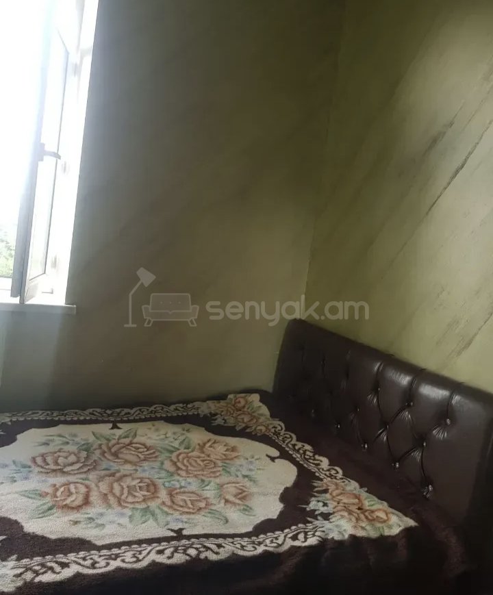 3 Սենյականոց Բնակարան Քարե Շենքում, 68քմ, 2/4 հարկ, Նորմալ Վիճակում, Կահավորված, Արևկող