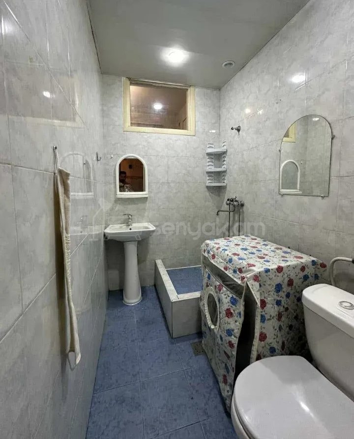 1 Սենյականոց Բնակարան Քարե Շենքում, 40քմ, 2/4 հարկ, Նորմալ Վիճակում, Կահավորված