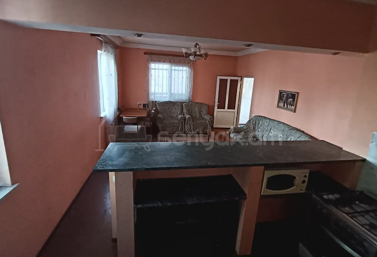 2 Սենյականոց Բնակարան Քարե Շենքում, 58քմ, 2/2 հարկ, Նորմալ Վիճակում, Կահավորված