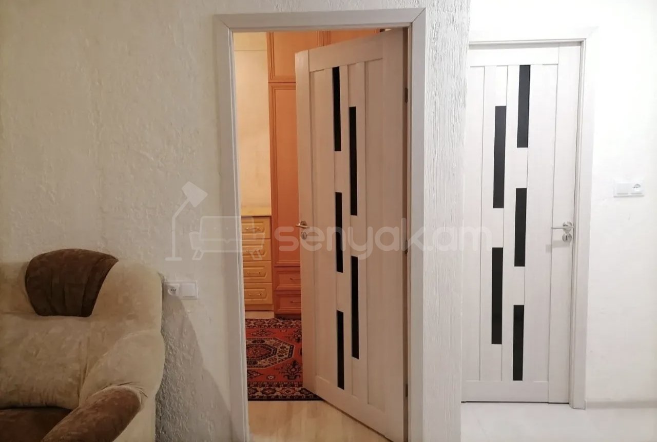 2 Սենյականոց Բնակարան Քարե Շենքում, 44քմ, 1/1 հարկ, Նորմալ Վիճակում, Կահավորված