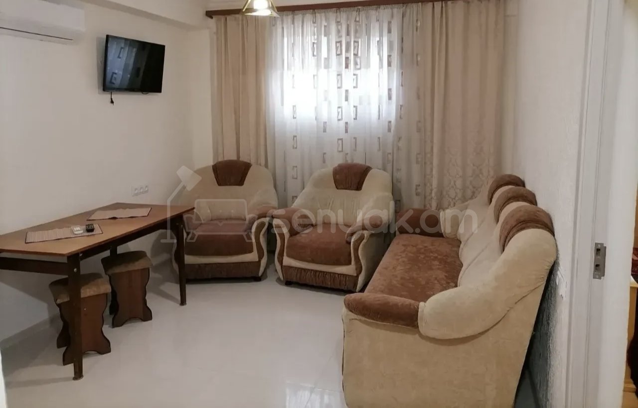 2 Սենյականոց Բնակարան Քարե Շենքում, 44քմ, 1/1 հարկ, Նորմալ Վիճակում, Կահավորված