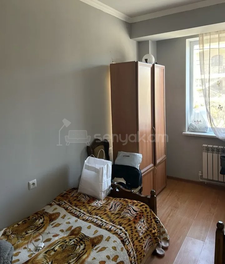 3 Սենյականոց Բնակարան Քարե Շենքում, 69քմ, 2/3 հարկ, Նորմալ Վիճակում, Կահավորված, Արևկող