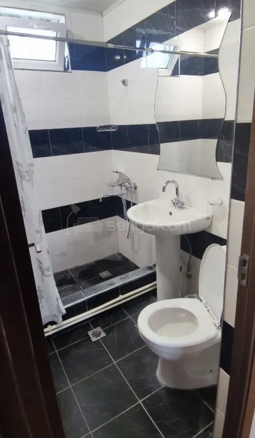 2 Սենյականոց Բնակարան Քարե Շենքում, 40քմ, 2/2 հարկ, Կապիտալ Վերանորոգված, Կահավորված