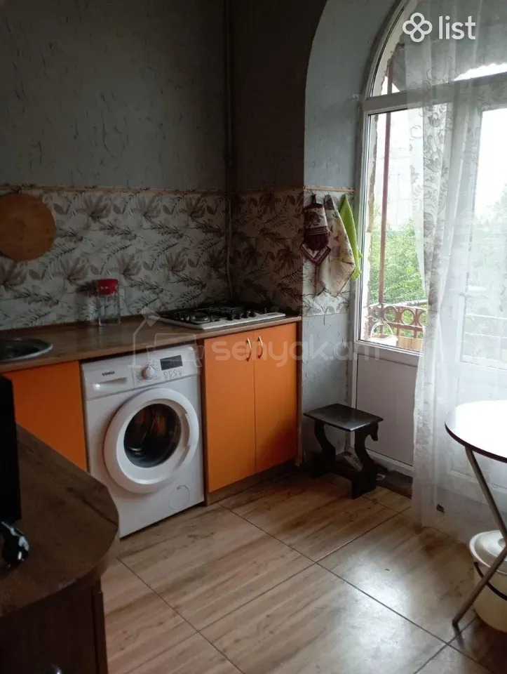 1 Սենյականոց Բնակարան Քարե Շենքում, 45քմ, 2/5 հարկ, Կապիտալ Վերանորոգված, Կահավորված