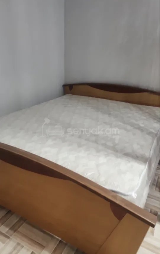 1 Սենյականոց Բնակարան Քարե Շենքում, 43քմ, 3/5 հարկ, Նորմալ Վիճակում, Կահավորված