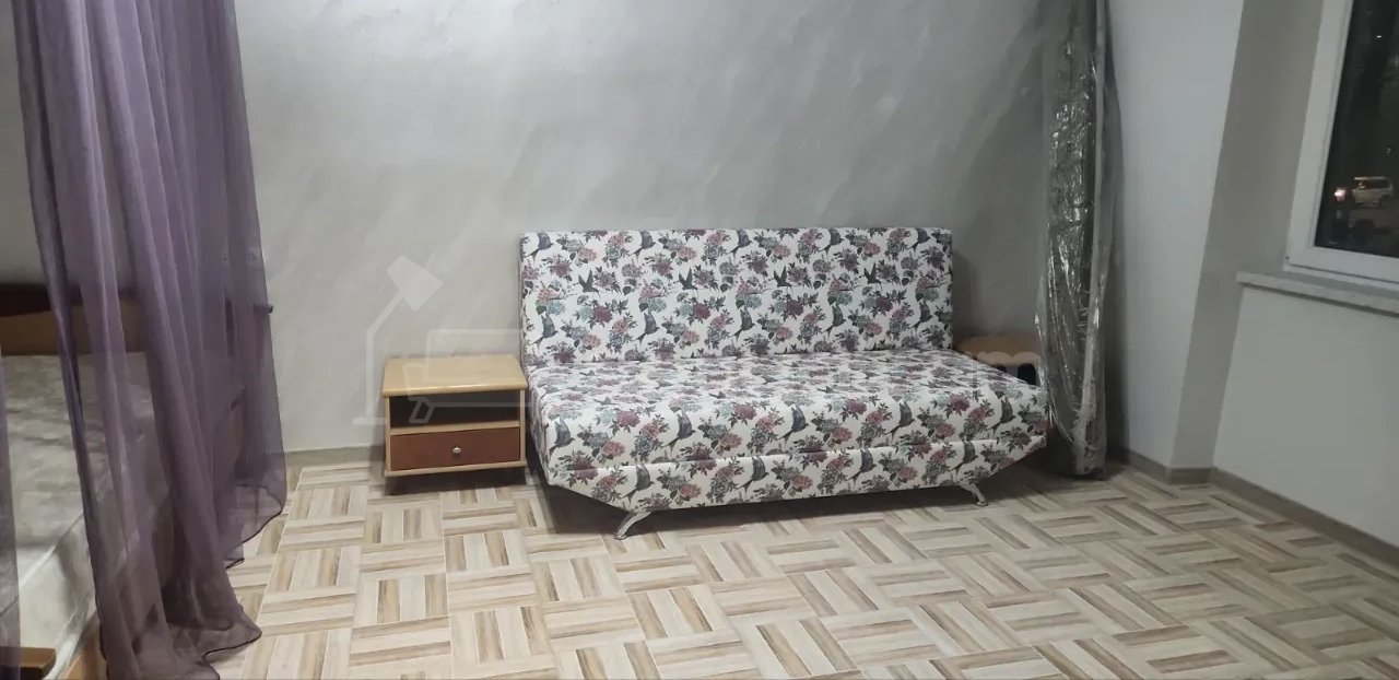 1 Սենյականոց Բնակարան Քարե Շենքում, 43քմ, 3/5 հարկ, Նորմալ Վիճակում, Կահավորված